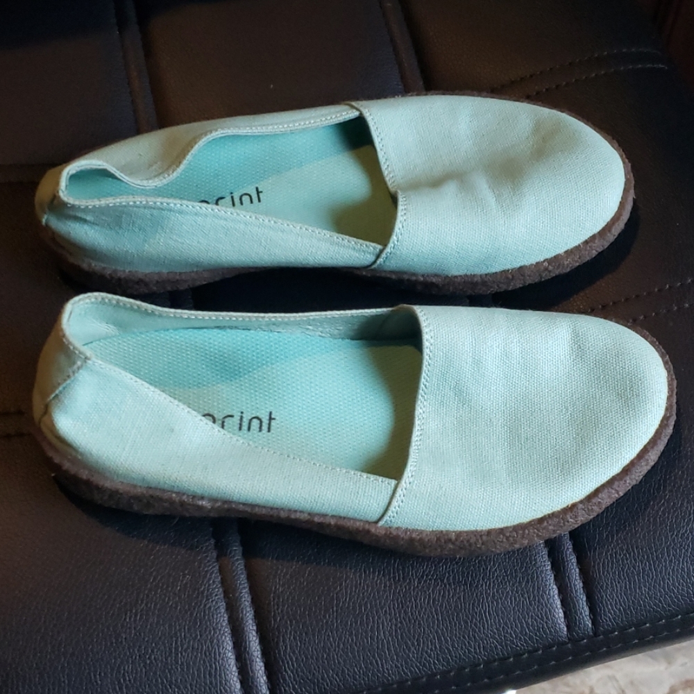 Barley worn womens slip on bluprint shoes